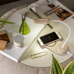 Candeeiro de mesa em palha de trigo e ABS