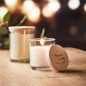 Vela com aroma a baunilha, fabricada em vidro